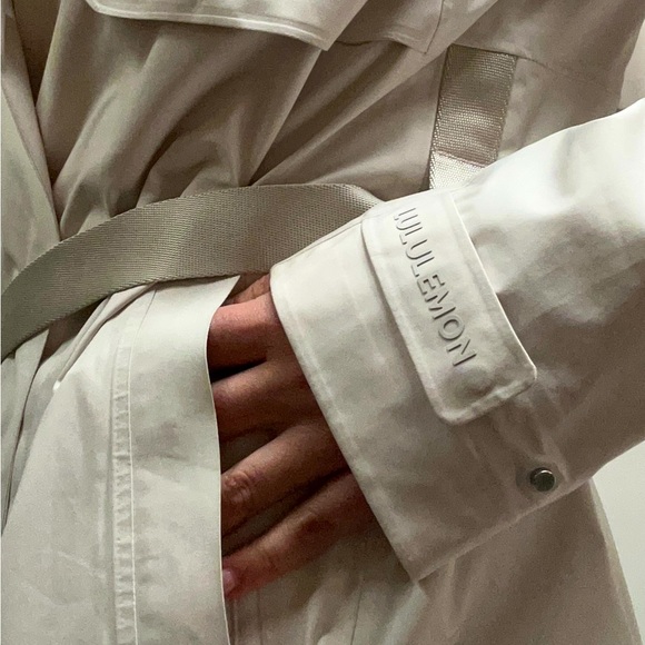 Lululemon Water resistant trench coat, light weight and breathable - Picture 6 of 8